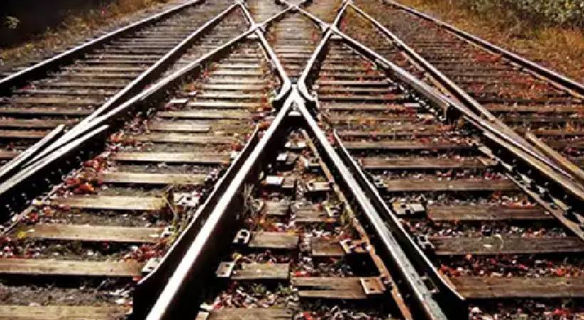 minor girl and youth found dead in railway track