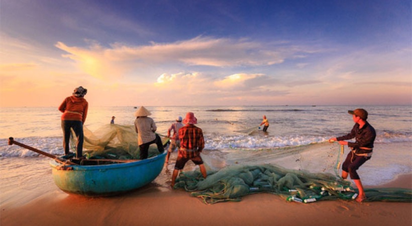Bad weather_ Warning for fishermen