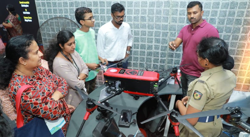 Know the features and functionality of drones; At the police stall