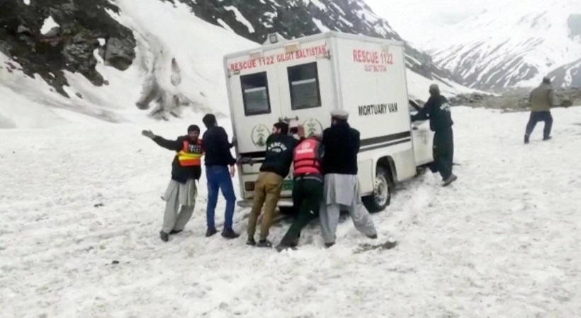 Pakistan avalanche kills 11 people from nomadic tribe