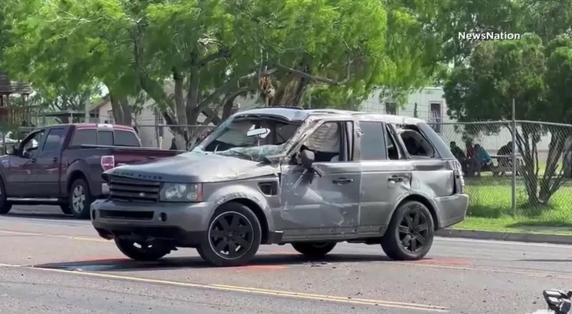 Seven dead as car strikes people in Texas border town