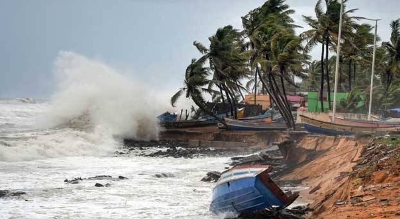 Strong winds and bad weather; No fishing in Kerala-Lakshadweep coasts