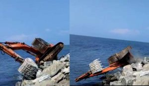 The Hitachi overturned into the sea near Kothi Bridge