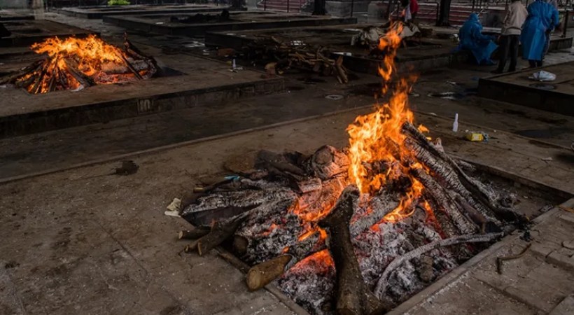 UP Man Jumps Into Friend's Funeral Pyre Dies