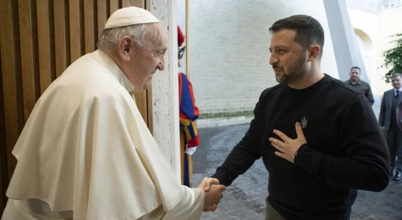 Ukraine war_ Pope tells Zelensky he is 'praying for peace'
