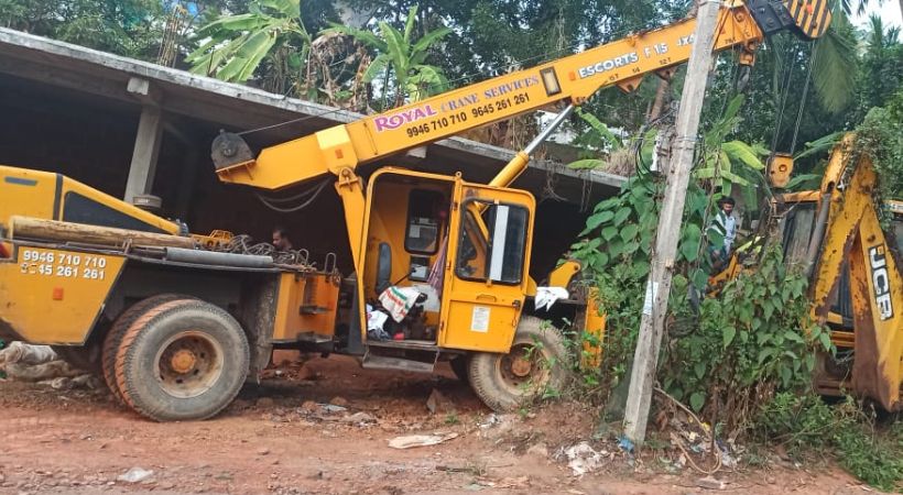 Minister Muhammed Riyas intervenes to remove bulldozer before house
