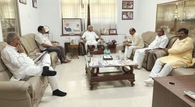 Karnataka election; CM and BJP leaders meet at Yediyurappa's residence