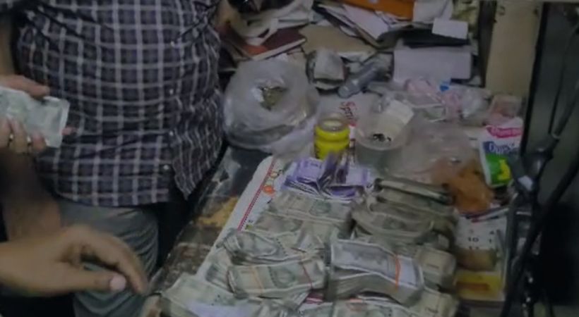 30 lakh rupees seized from village field assistant's house Palakkayam
