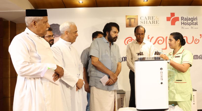 Mammootty gave free oxygen concentrators to bed patients