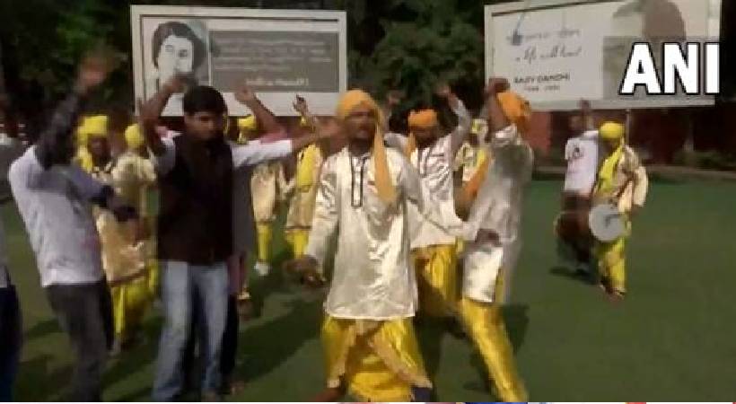 Karnataka election results Congress workers started celebrating in Delhi