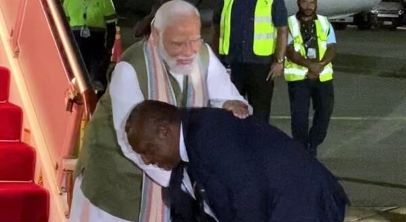 Papua New Guinea PM Touches PM Modi's Feet