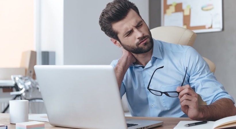 How to Avoid Neck Pain at the Office Computer Posture