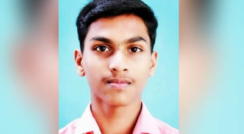 Student student died after snake bite