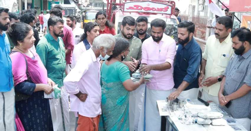 Completed 4 years of heartily distributing bagged rice at Thalassery Hospital; VK Sanoj