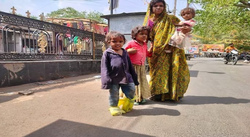 woman wraps plastic around kids’ feet to shield them from hot roads
