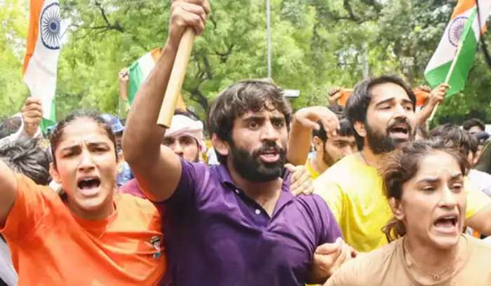 wrestlers-to-throw-international-medals-in-ganga-river