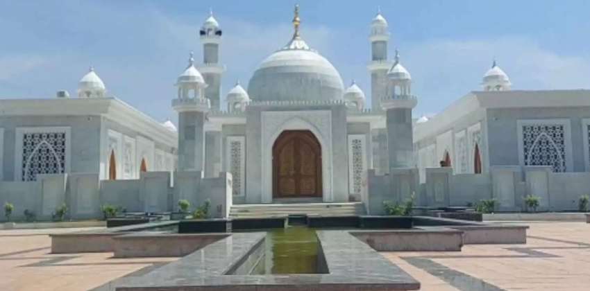 Man bulit tajmahal for mother