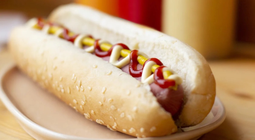 US Restaurant Employee Arrested After Bag Of Cocaine Found In Customer's Hot Dog