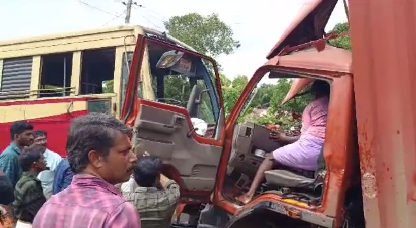 KSRTC bus accident in Kottarakkara; 20 Injured
