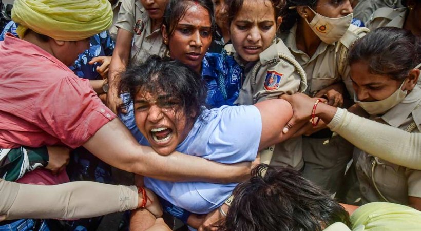 Images of Wrestlers March to Parliment