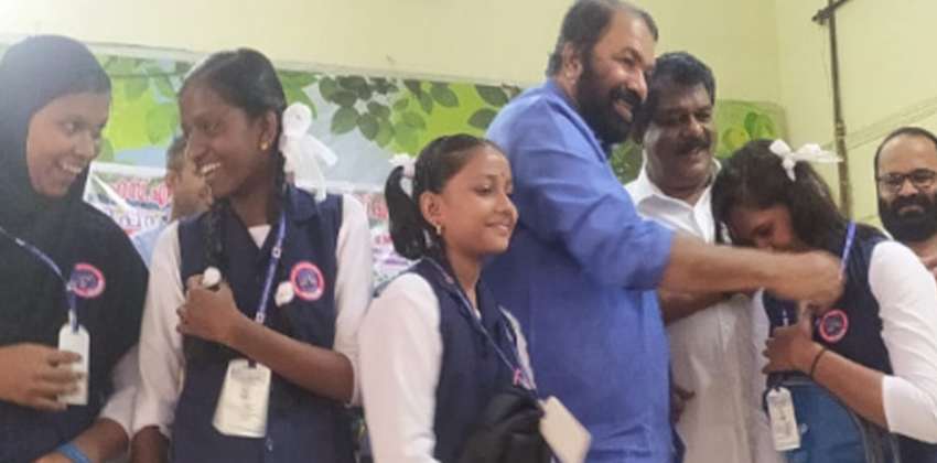four-girl-students-newly-joined-in-trivandrum-smv-school
