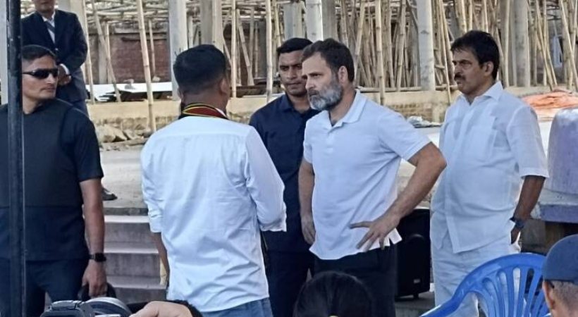 Rahul visits relief camps in Manipur in helicopter
