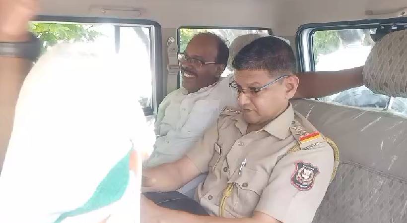 mvd officer arrested for bribe