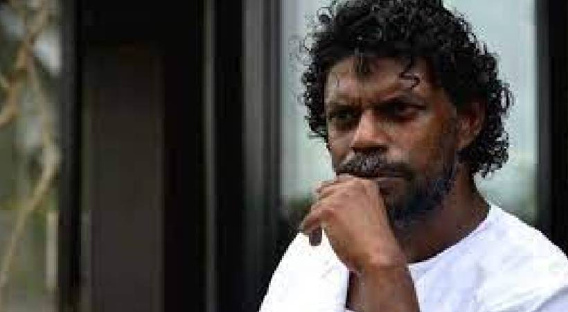 case against vinayakan for insulting oommen chandy