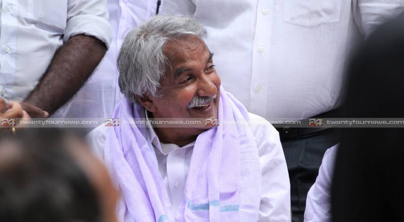 oommen chandy dont have own house in puthuppally