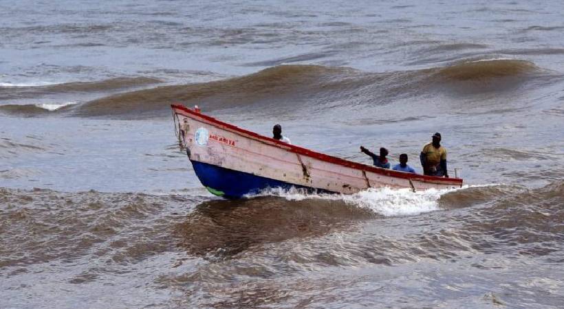 muthalappozhi fishing boat capsized
