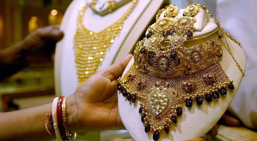 slight decrease in gold rate