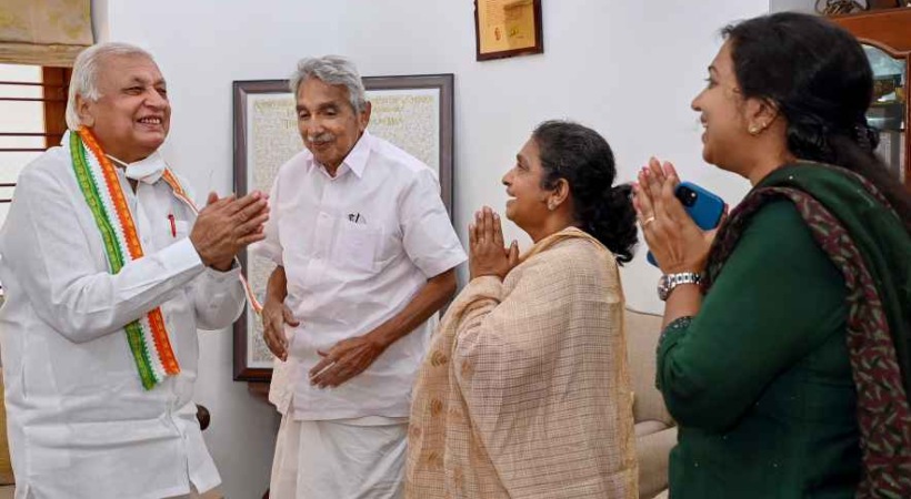 'Oommen Chandy a great inspiration to young public servants'; Governor