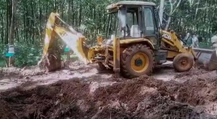 wild elephant dead body found in chelakkara