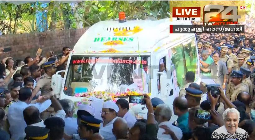 Oommen Chandy's dead body brought to Puthuppally House in Jagati