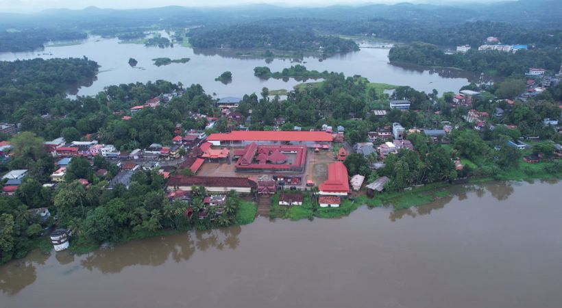 Heavy rain kerala Severe flood situation in three rivers