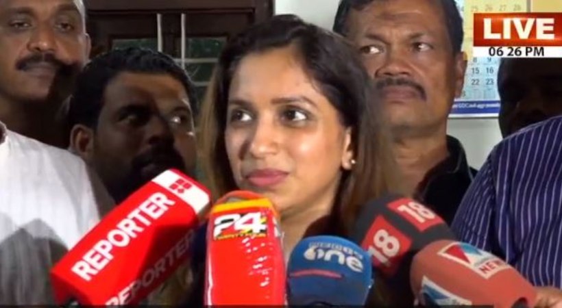 will not enter into active politics says oommen chandy daughter achu Oommen