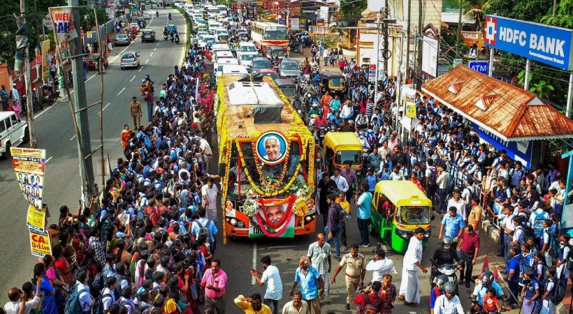 oommen chandy district collector funeral