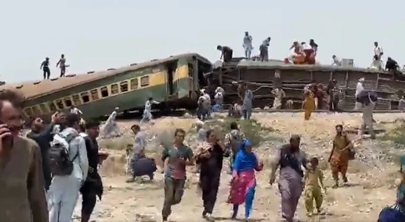 22 dead as 10 coaches of passenger train derails in Pakistan