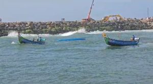 Fishing boat overturned in Muthalapozhi