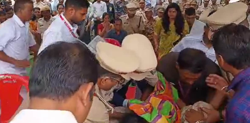 Madhya Pradesh Minister Collapses On Stage During Independence Day (1)