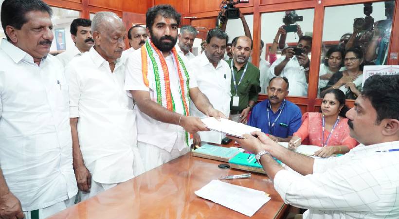 chandy oommen file nomination