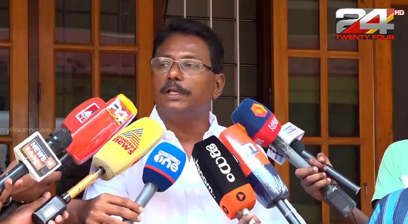 K Anilkumar raised allegations of Oommen chandy's medical treetment