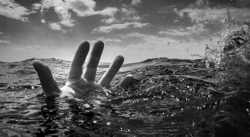 Two youths drowned in sea at Kasargod