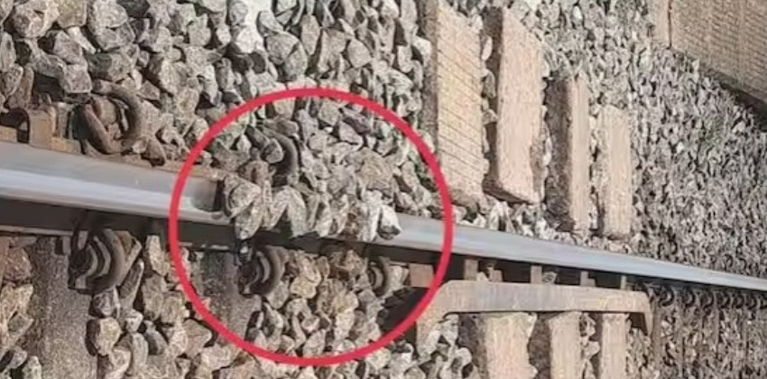 kannur valapattanam railway track stone two children custody