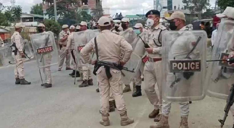 weapons were seized in Manipur during the extensive search by the police