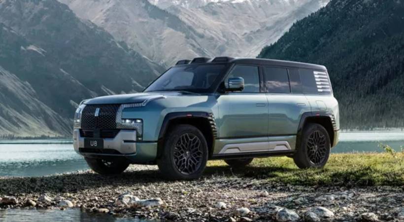 BYD Yangwang U8 SUV Can Float On Water, Do 360-degree Rotation