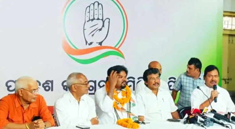 Former Indian Hockey captain Prabodh Tirkey joins Congress