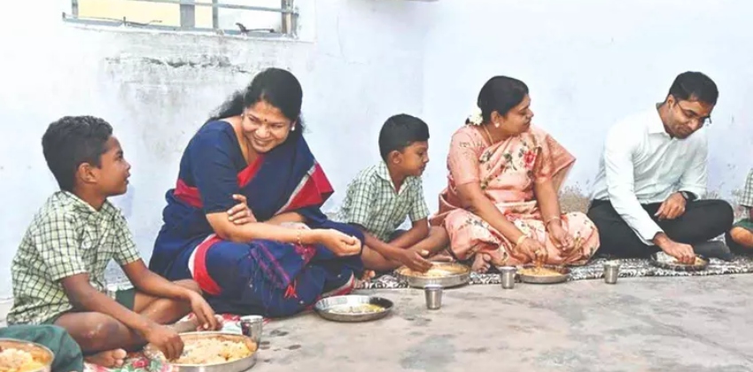Kanimozhi Eats Food Cooked By Dalit Woman