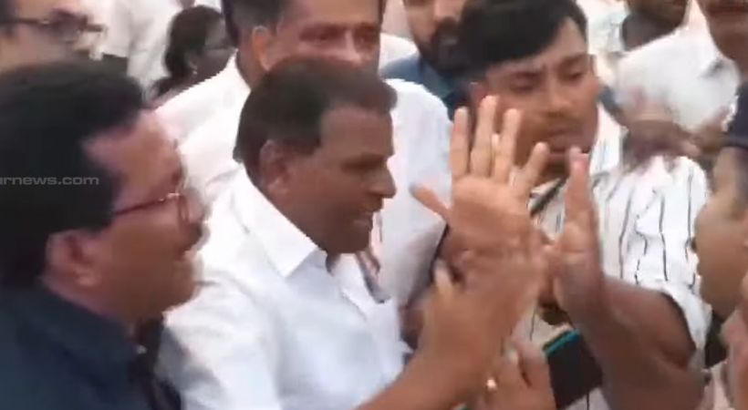 Thiruvanchoor Radhakrishnan raised against police