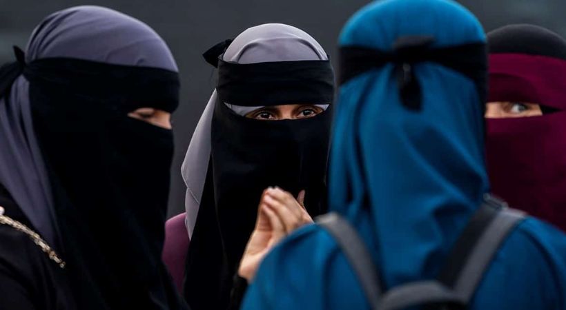 Egypt bans niqab in schools